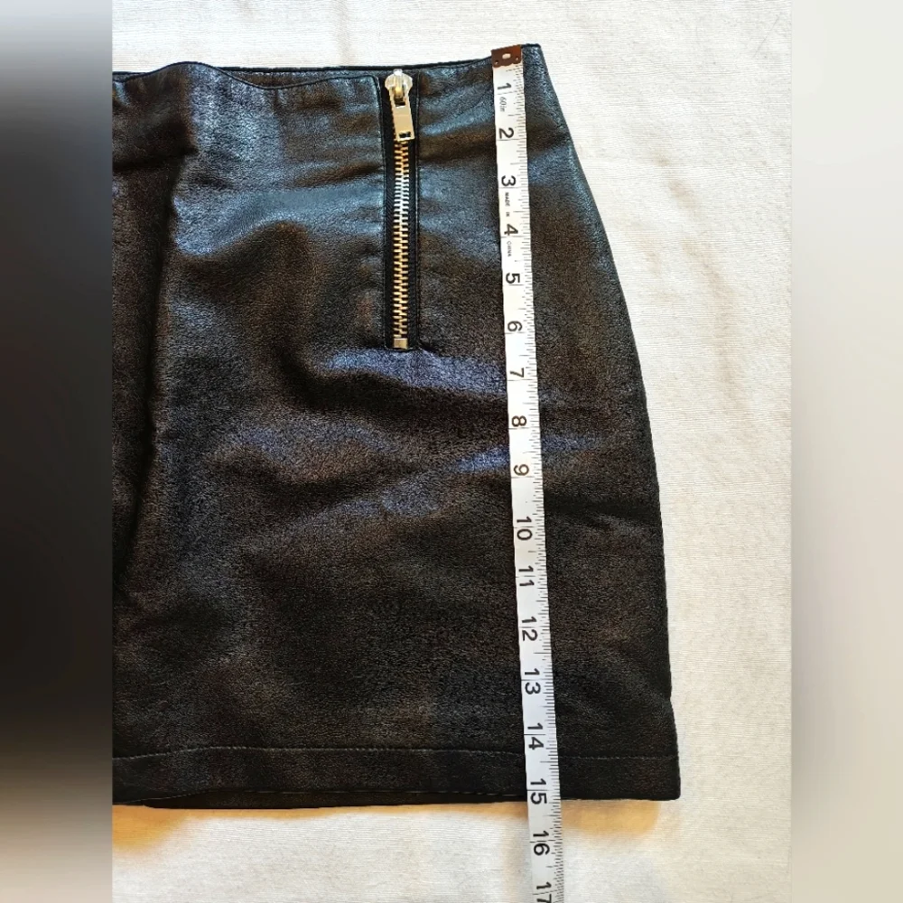 Forever 21 Black Faux Leather Mini Skirt - Picture 4 of 5